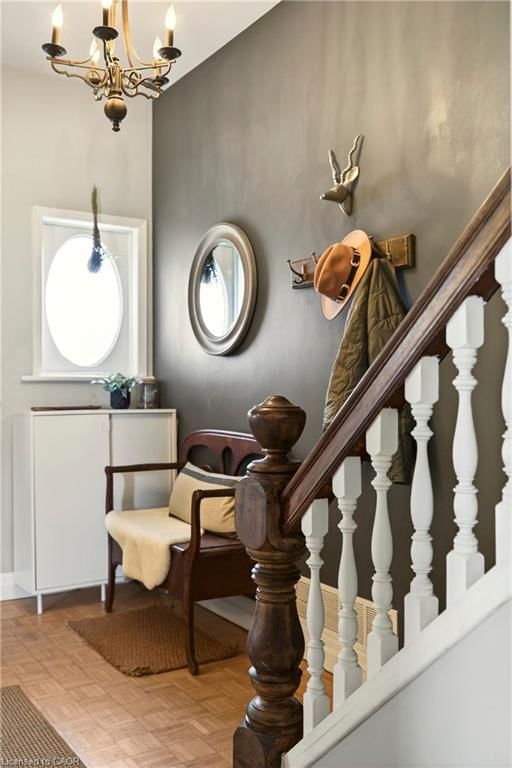 181 Simcoe Street E