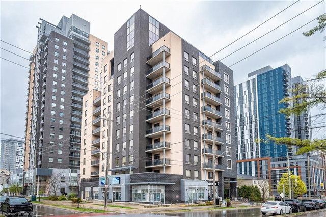 404 - 8 Hickory Street W