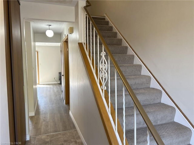 10 Montclair Crescent