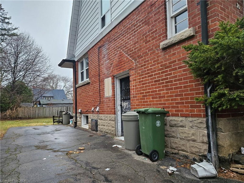 2 - 35 Kingsmount Street N