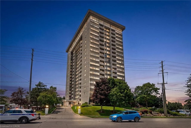1406 - 375 King Street N