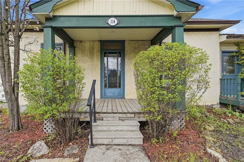 114 Grand Avenue S photo 4