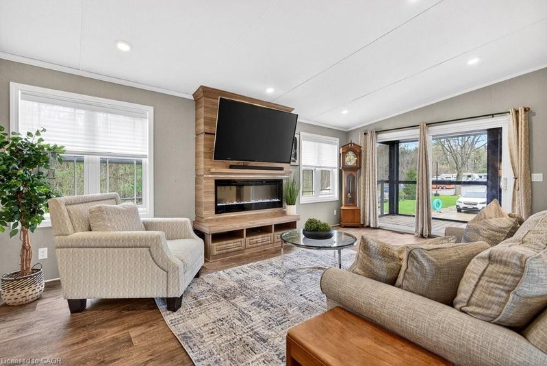 2 Oak - 4449 Milburough Road