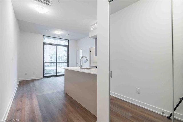 416 - 2075 Lakeshore Road