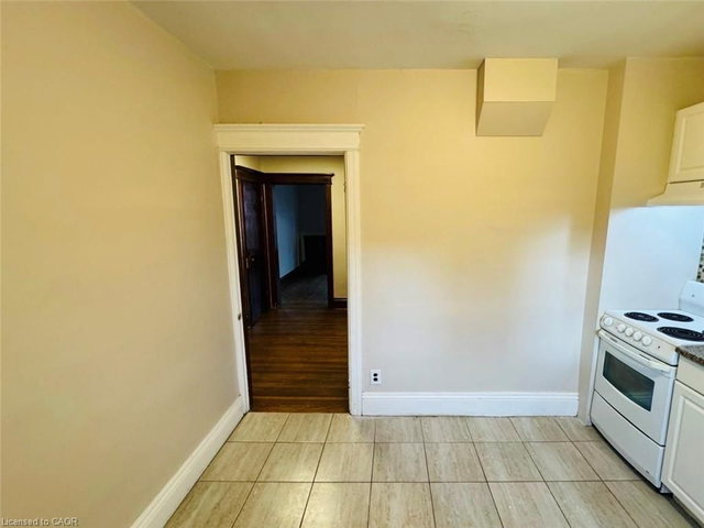 2 - 102 Eastbourne Avenue