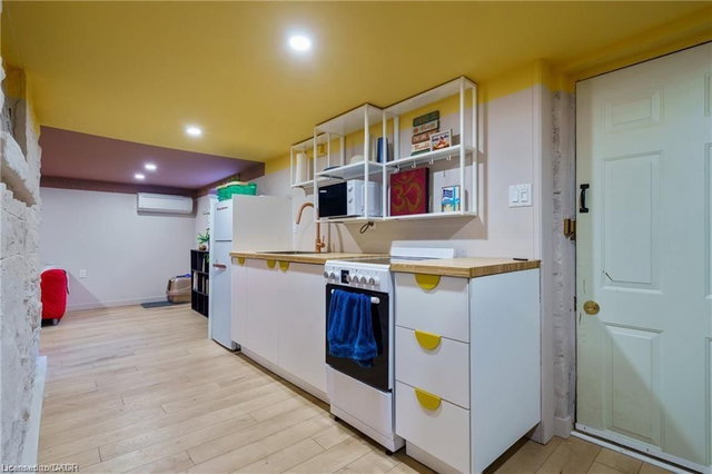 LOWER - 202 Prospect Street S