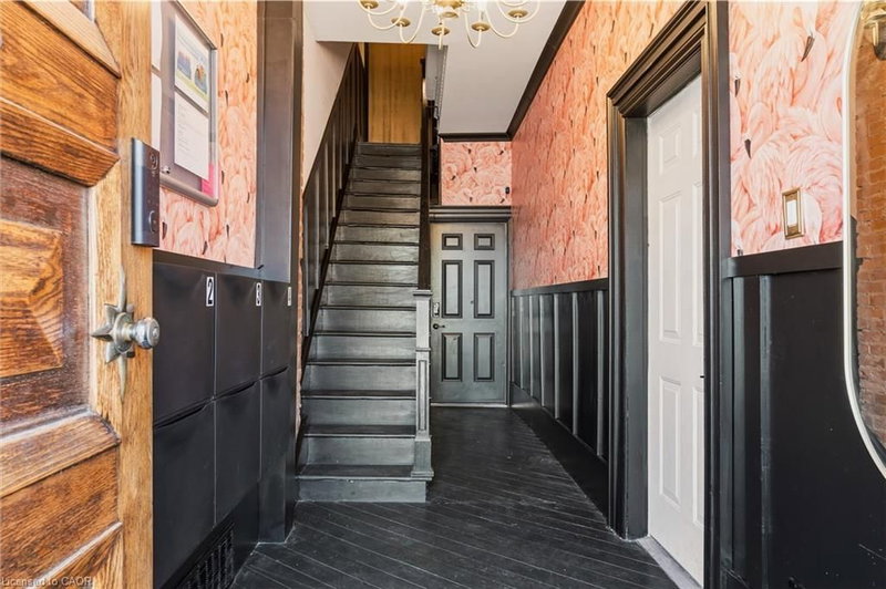 158 Hunter Street E
