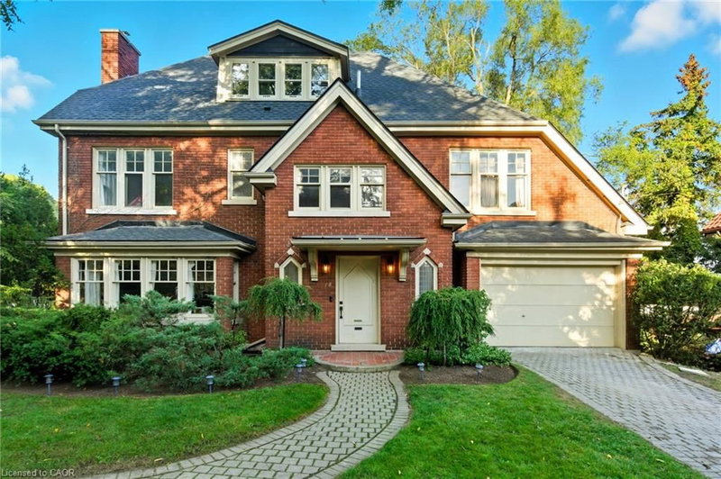 18 Inglewood Drive