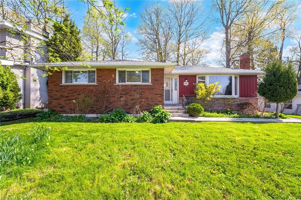 Single Family Residence for sale at 1461 Moss Glen Road, Burlington, ON, L7P 2C2 - Mountainside - MLS: 40827159