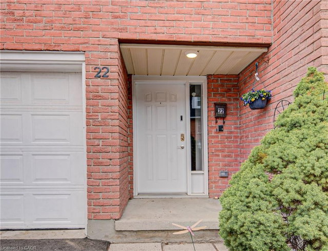 22 - 100 Bluevale Street N