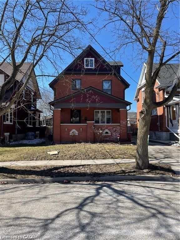 Upper - 48 Betzner Avenue N