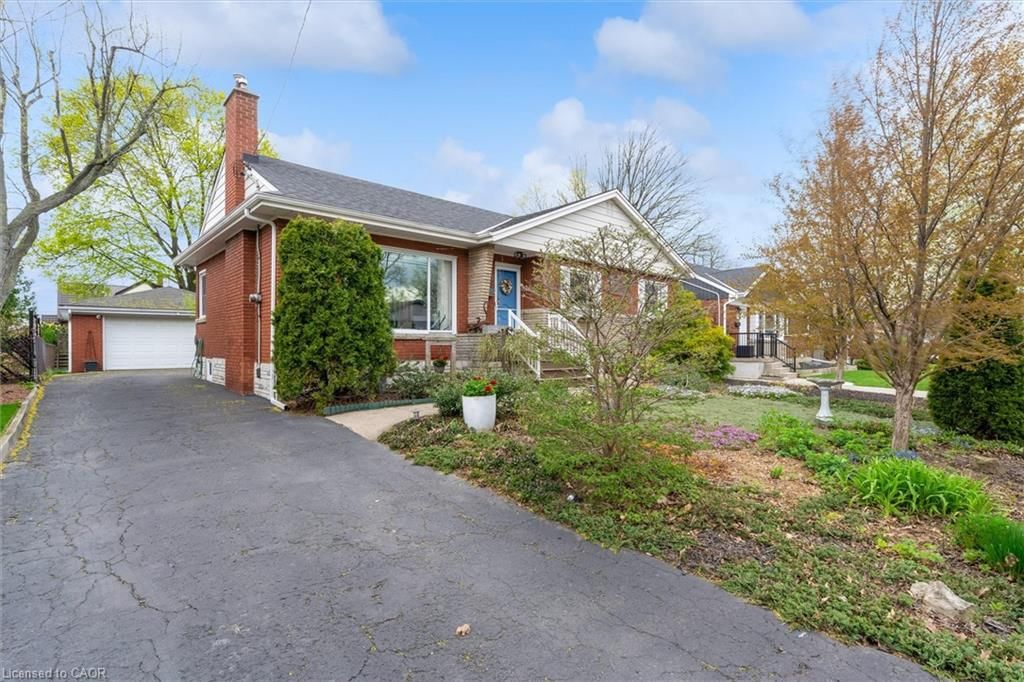 Single Family Residence for sale at 8 Mulock Avenue, Hamilton, ON, L8T 1H3 - Sunninghill - MLS: 40827519