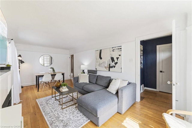 8 Barons Avenue S