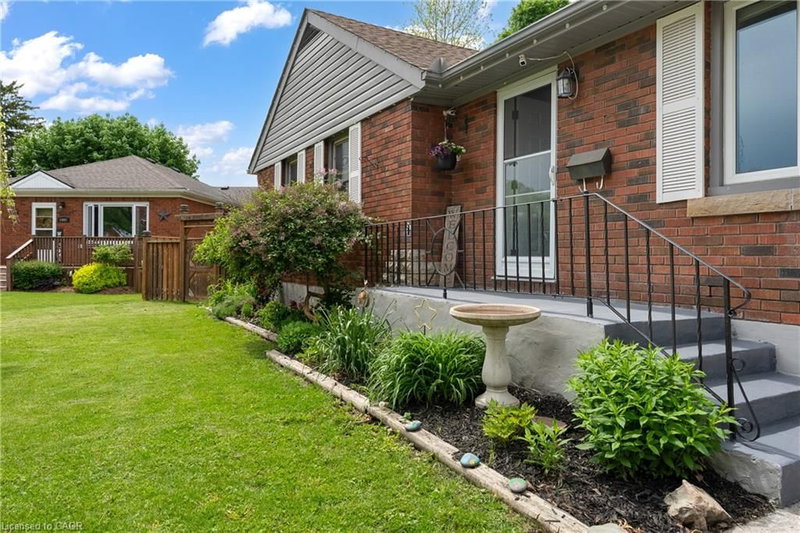 6396 Laura Crescent