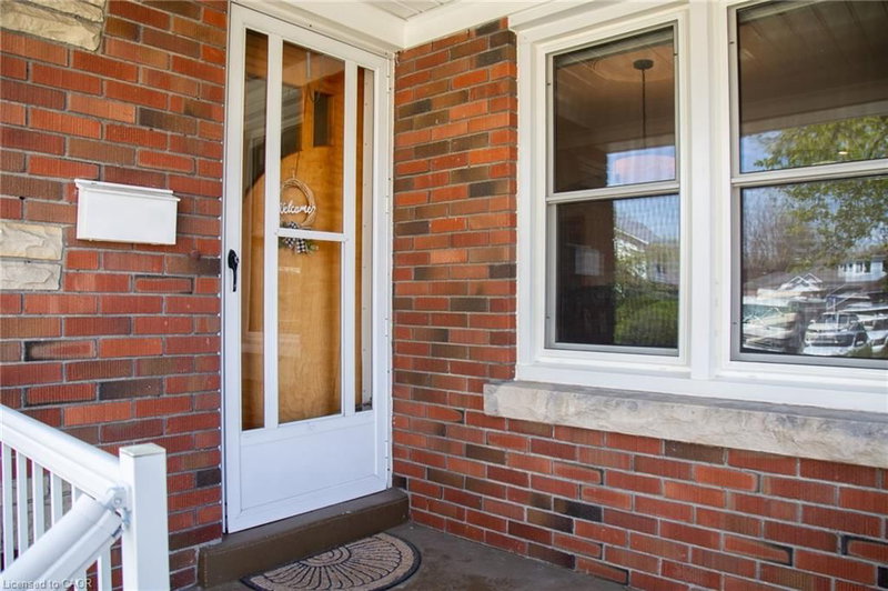 42 Hawthorne Avenue photo 4