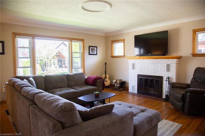 42 Hawthorne Avenue photo 5