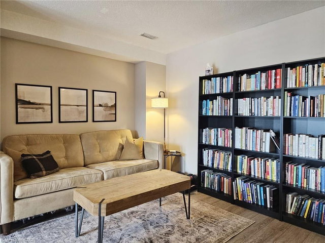 20B - 1989 Ottawa Street S