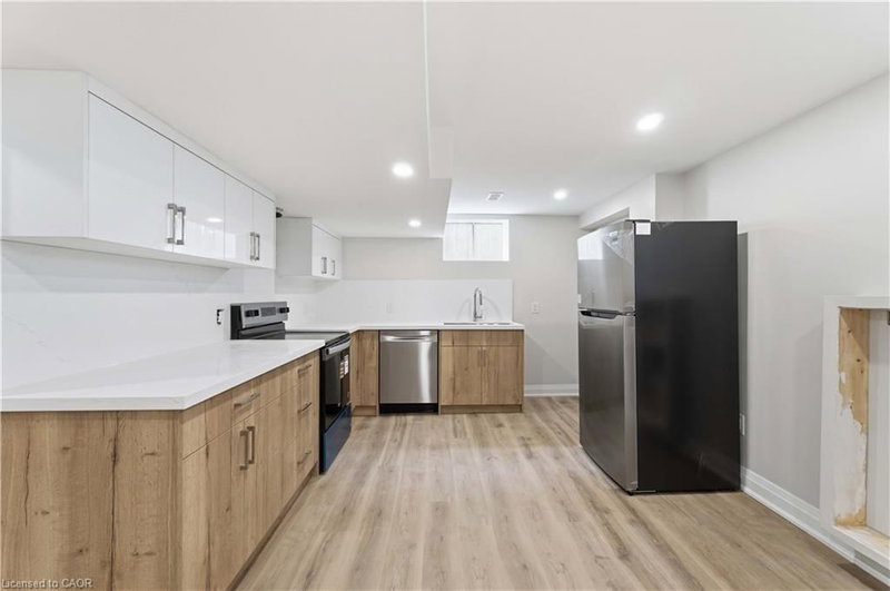 3 - 124 Mcelroy Road E