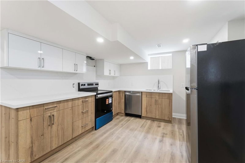3 - 124 Mcelroy Road E