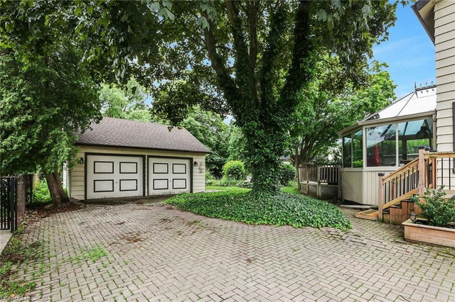 10 Maple Avenue