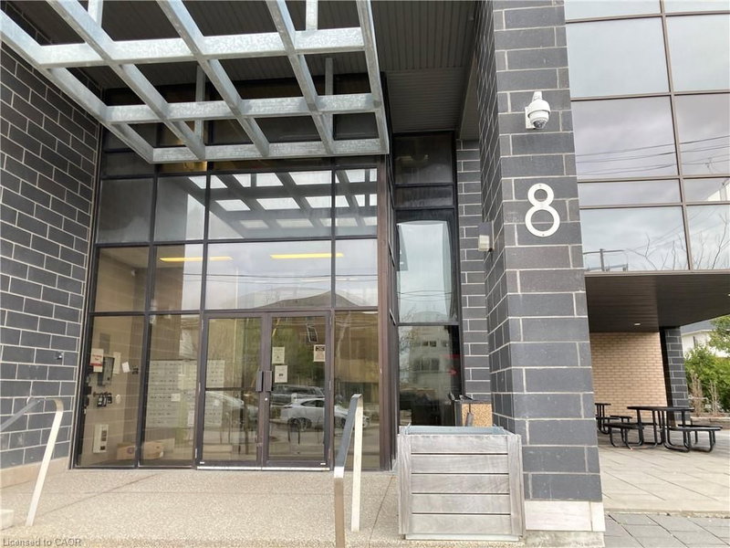 204 - 8 Hickory Street W