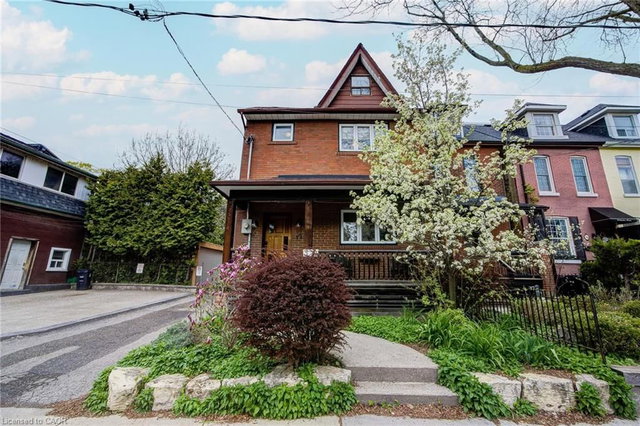 34 Saunders Avenue