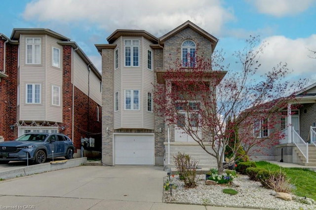 32 Lena Crescent