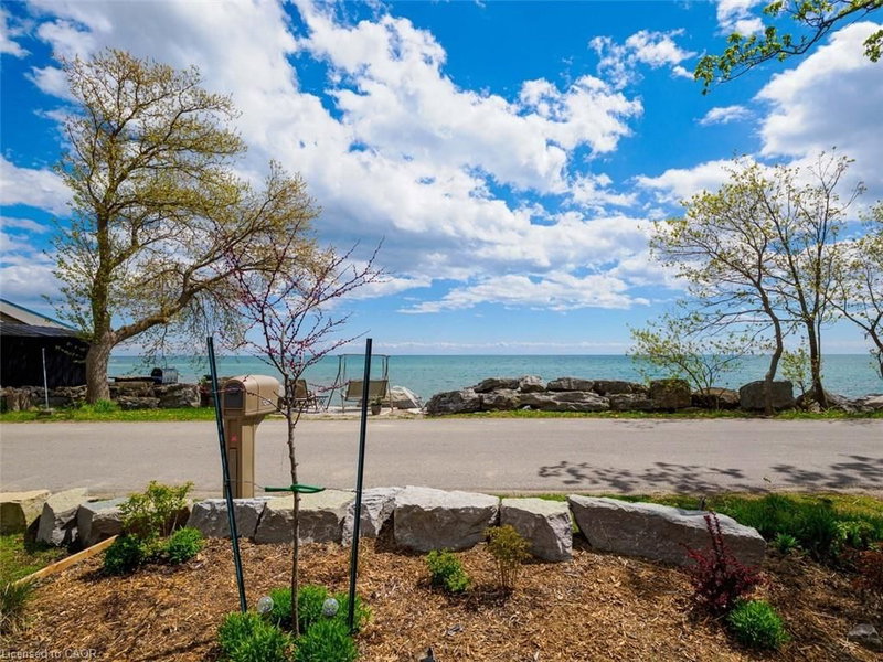1395 Lakeshore Road