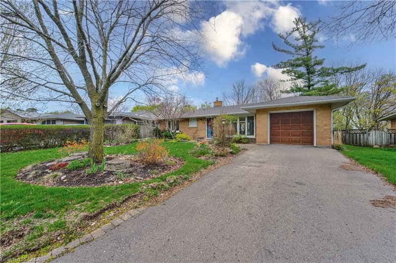 74 Leaside Place
