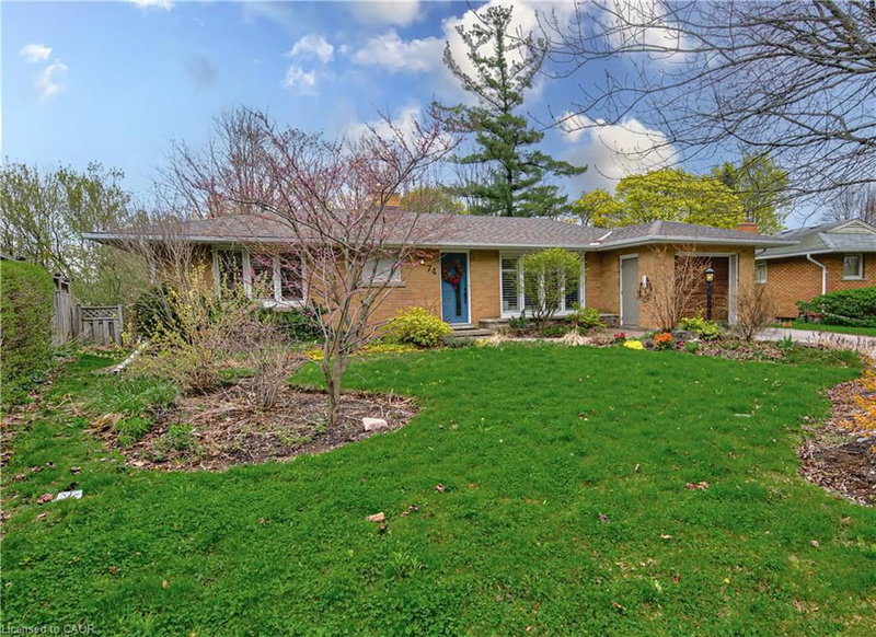 74 Leaside Place