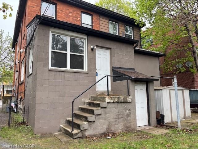 4 - 69 Sherman Avenue S