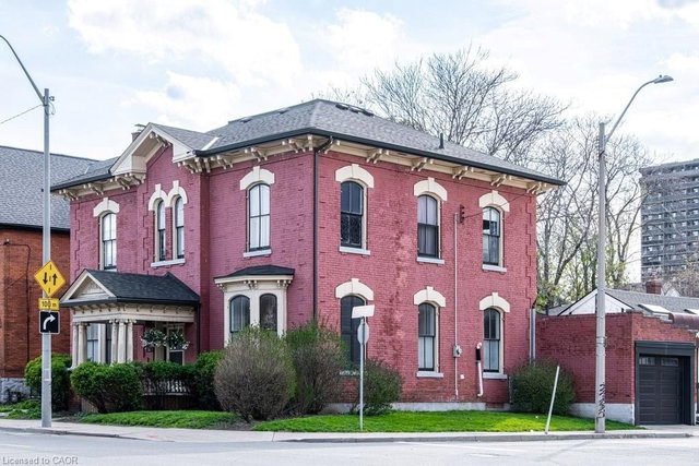 58 Wellington Street S