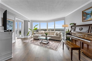 918 - 2261 Lakeshore Boulevard W