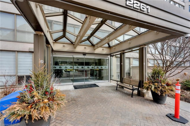 918 - 2261 Lakeshore Boulevard W