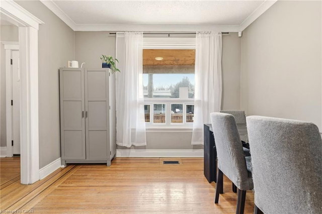 35 Dundas Street