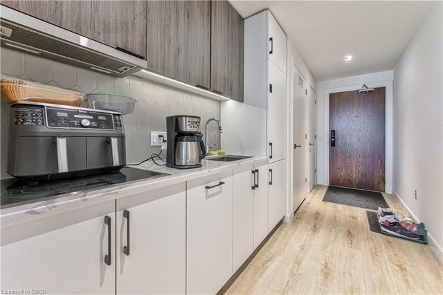 1504 - 741 King Street W
