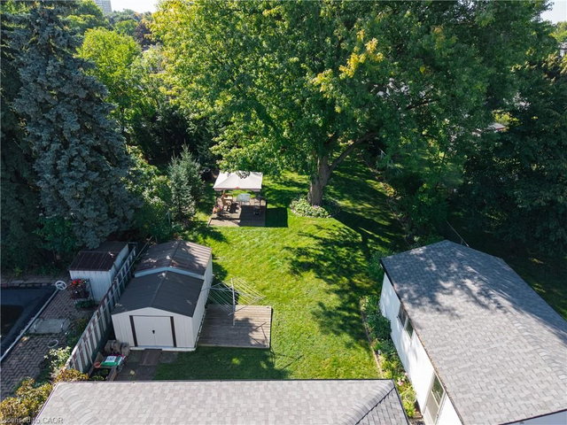 401 Mohawk Road W