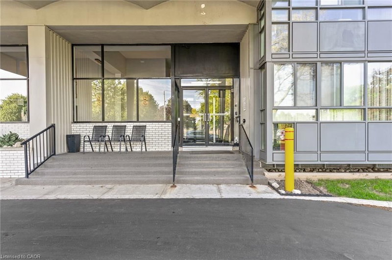 24 Midland Drive photo 4