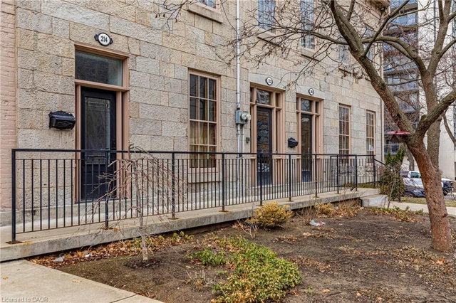 212 Bay Street S