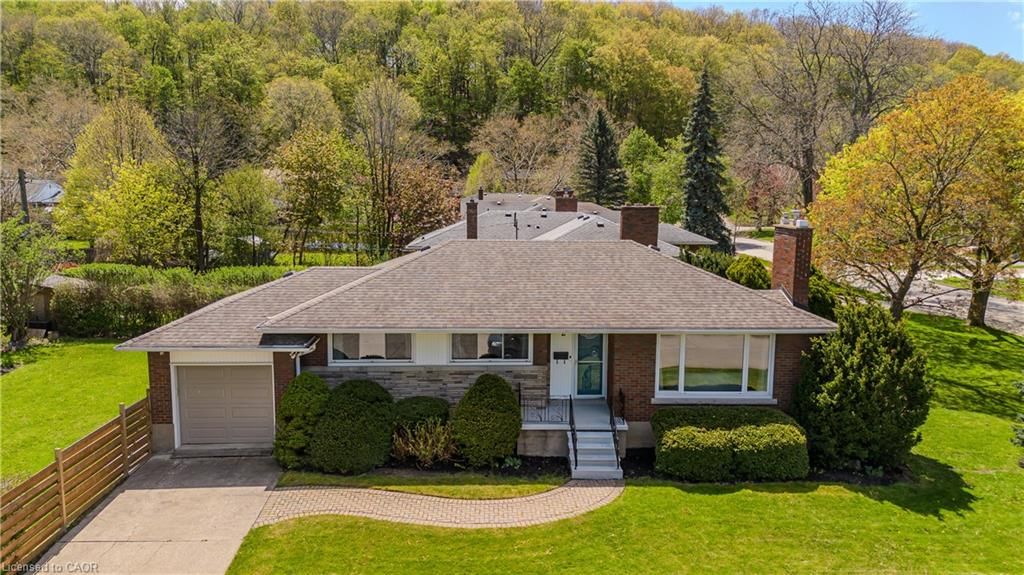 Single Family Residence sold at 2 Glenbarr Road, St. Catharines, ON, L2T 1Y1 - Glendale/Glenridge - MLS: 40829744