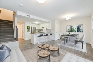 207 - 760 Lakeshore Road E