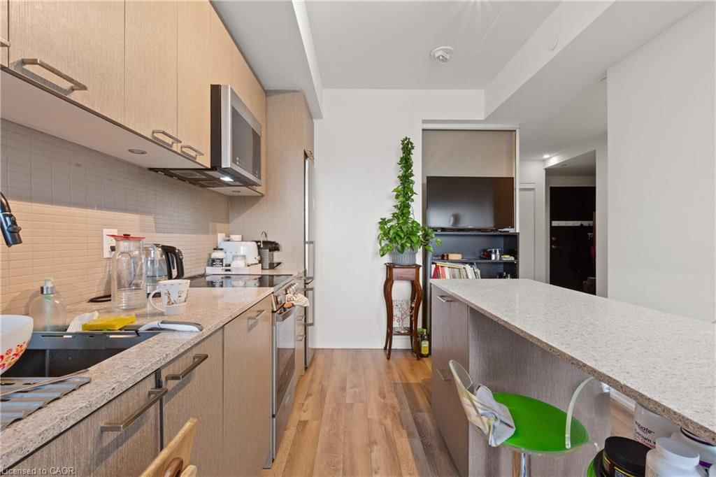 216-1808 St Clair Avenue, Toronto, view 11