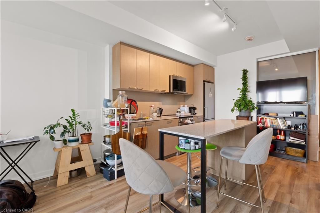 216-1808 St Clair Avenue, Toronto, view 9