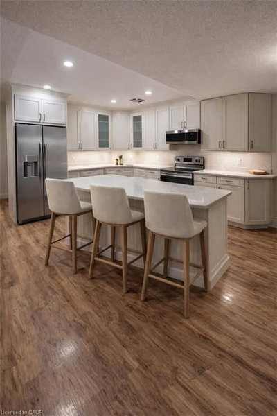 Condo/Apt Unit leased at 101-15 Elizabeth Street, Mississauga, ON, L5G 2Z3 - Port Credit - MLS: 40830919