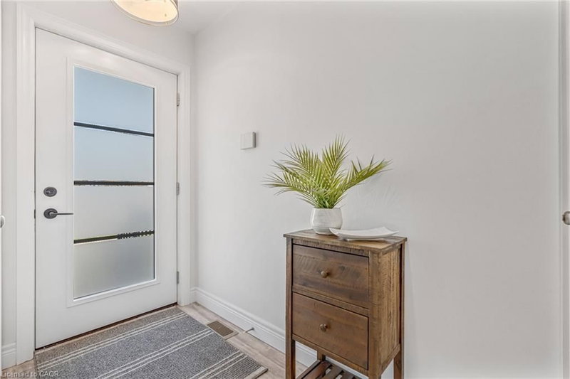 168 Carlton Street photo 4