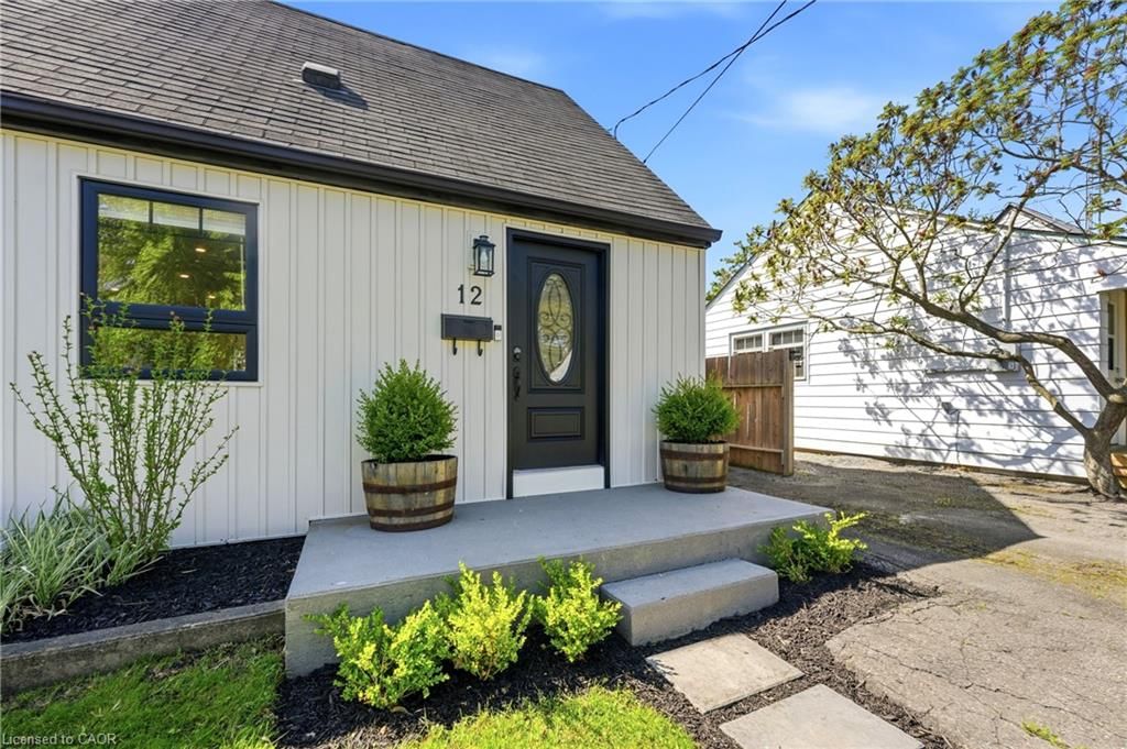 Single Family Residence sold at 12 Beverly Street, St. Catharines, ON, L2P 2K1 - Oakdale - MLS: 40831069