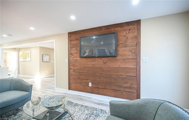 Upper - 1210 Dunsmure Road