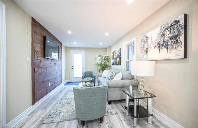 Upper - 1210 Dunsmure Road