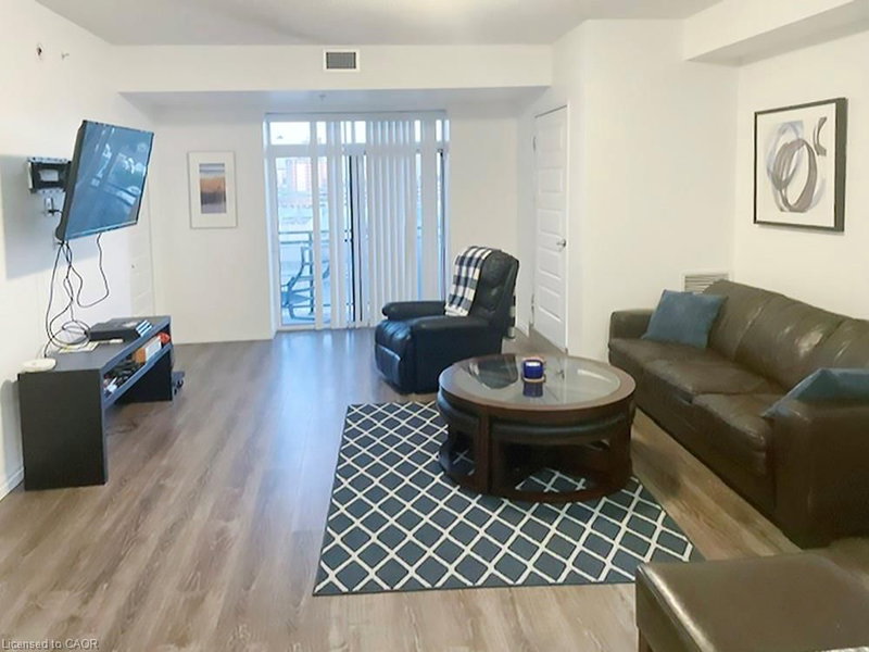 806 - 8 Hickory Street W