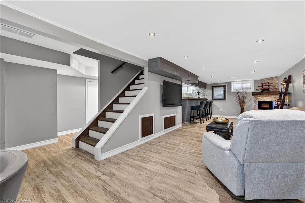 Single Family Residence for sale at 31 Maynard Street, Hamilton, ON, L9B 1R9 - Falkirk East - MLS: 40831754